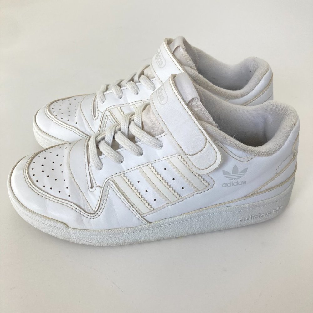 Adidas Forum Low Shoes in white size 1.5